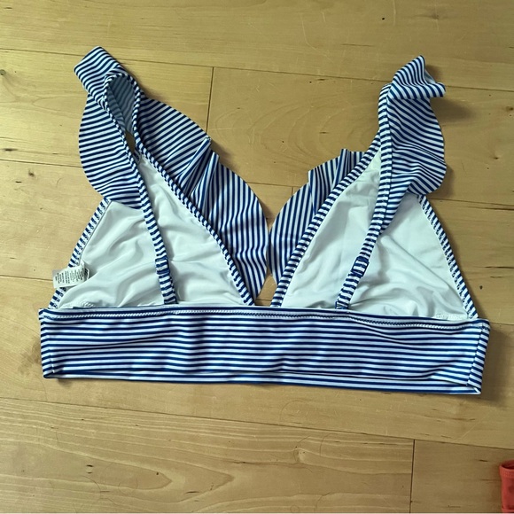 NWOT Aerie Triangle Ruffle Swim Top - Picture 2 of 2